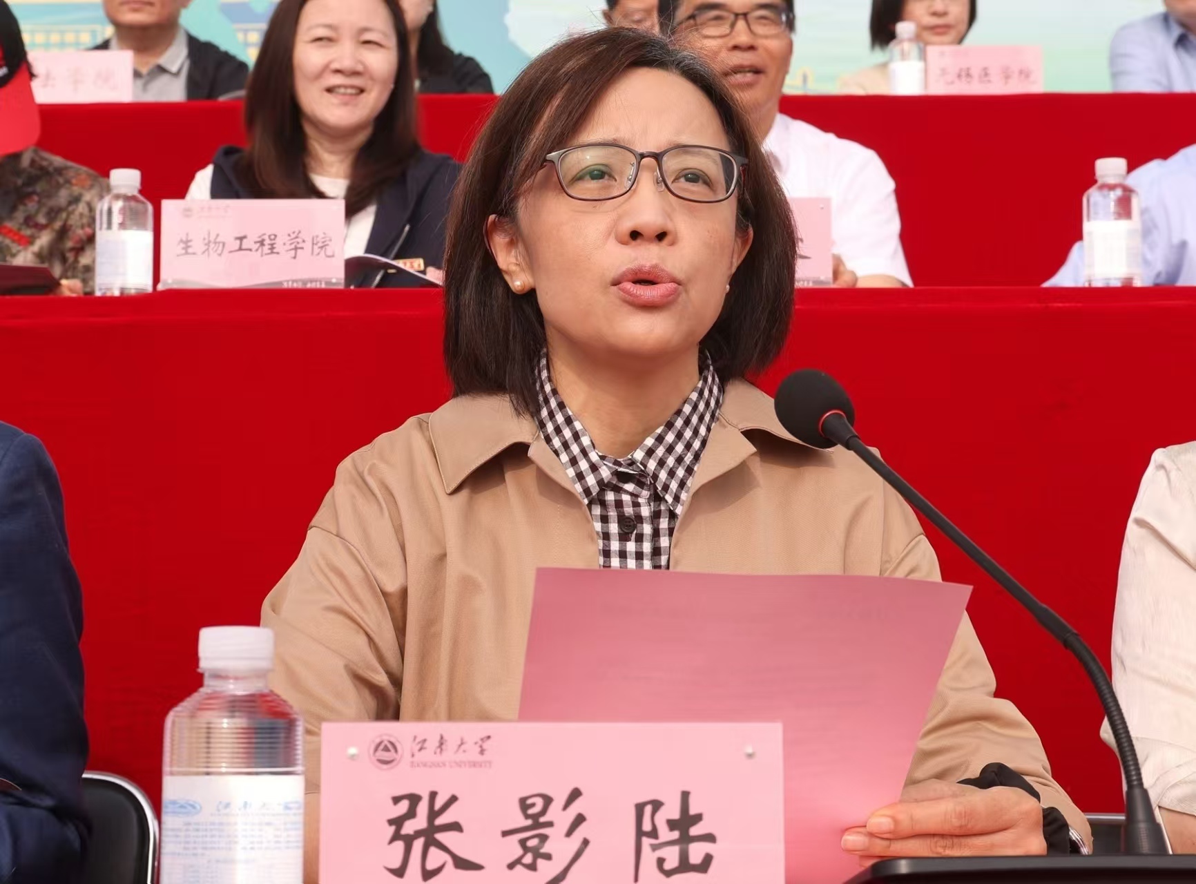 谈球吧体育数据中心图片